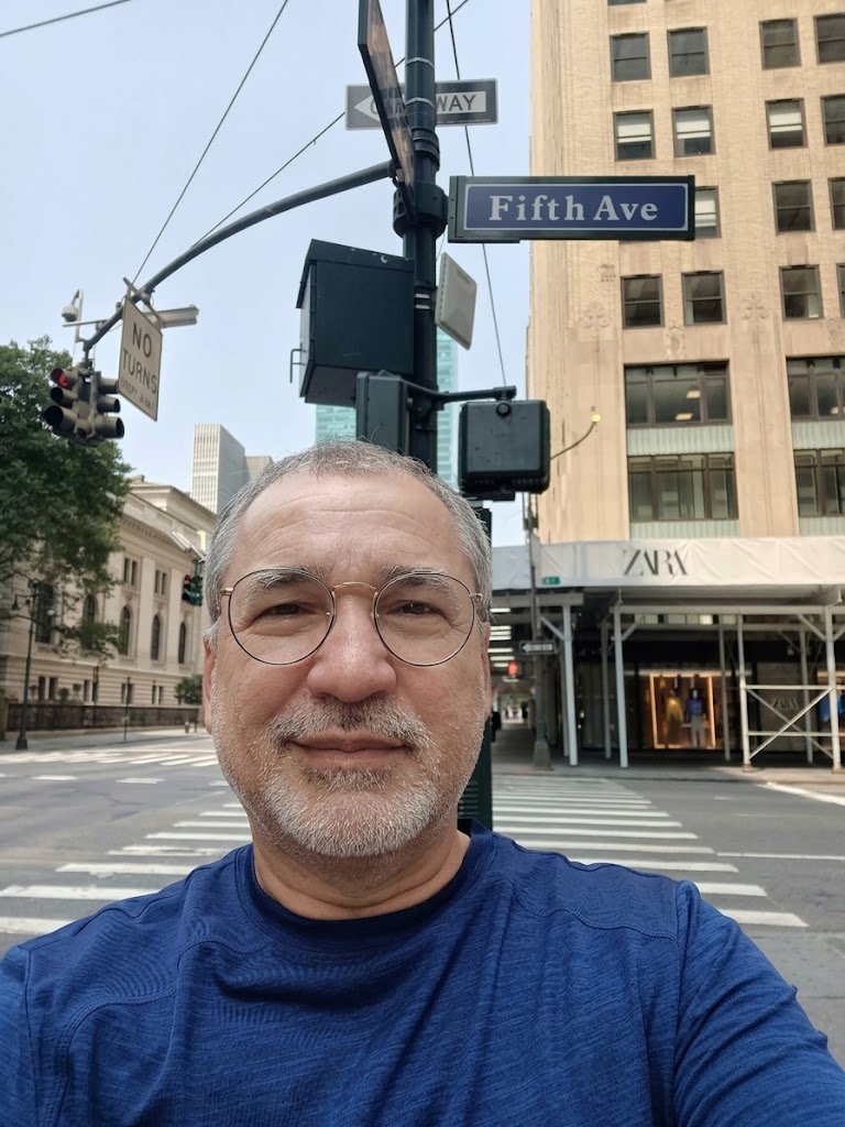 Retrato de Joel Vieira, psicólogo clínico, em New York